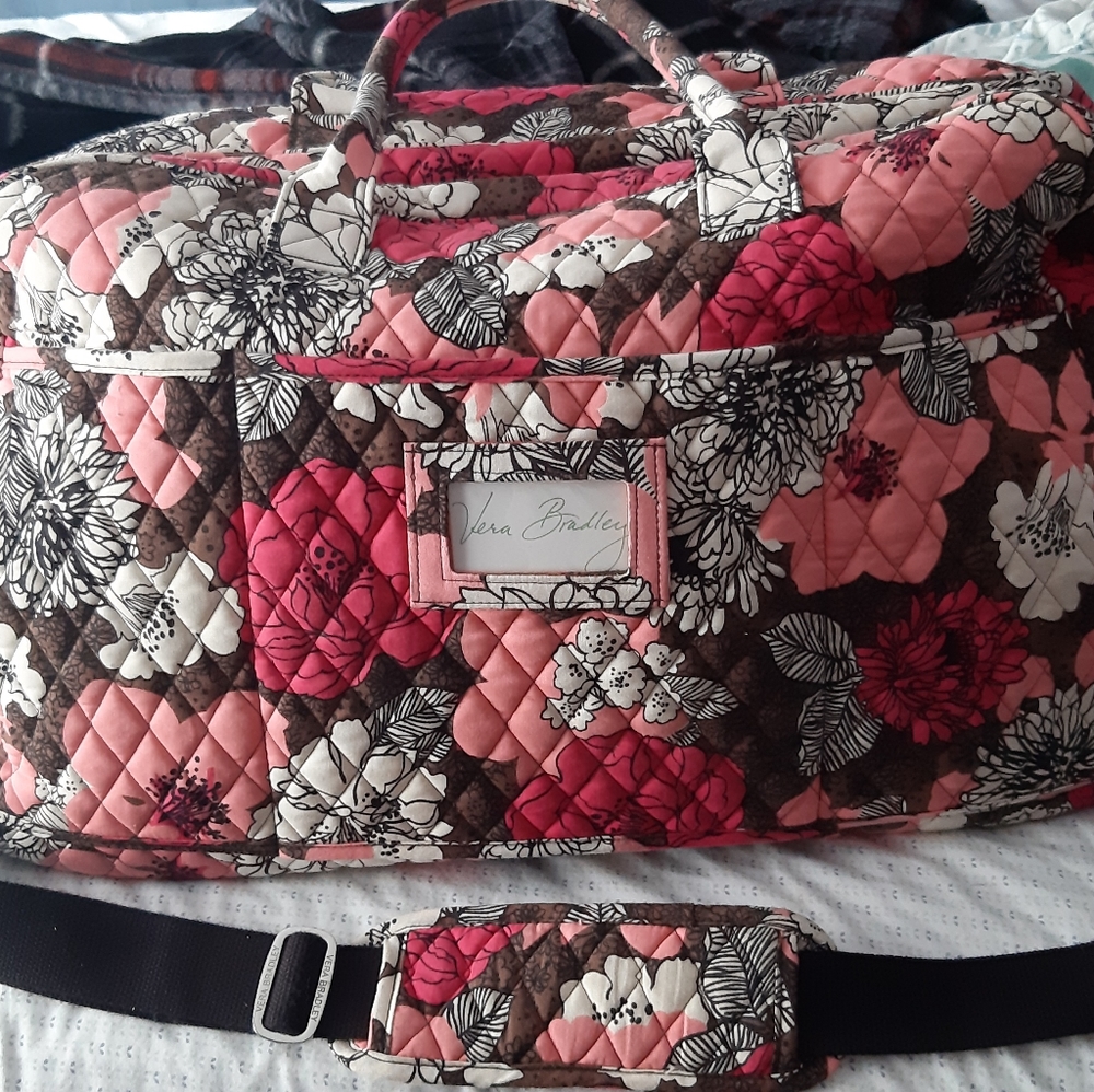 Vera Bradley Duffle bag perfect for traveling